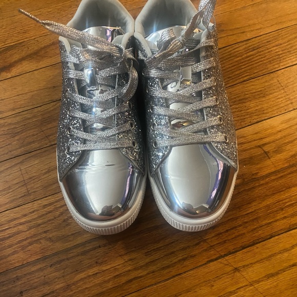 Shoes - Silver sparkly sneakers